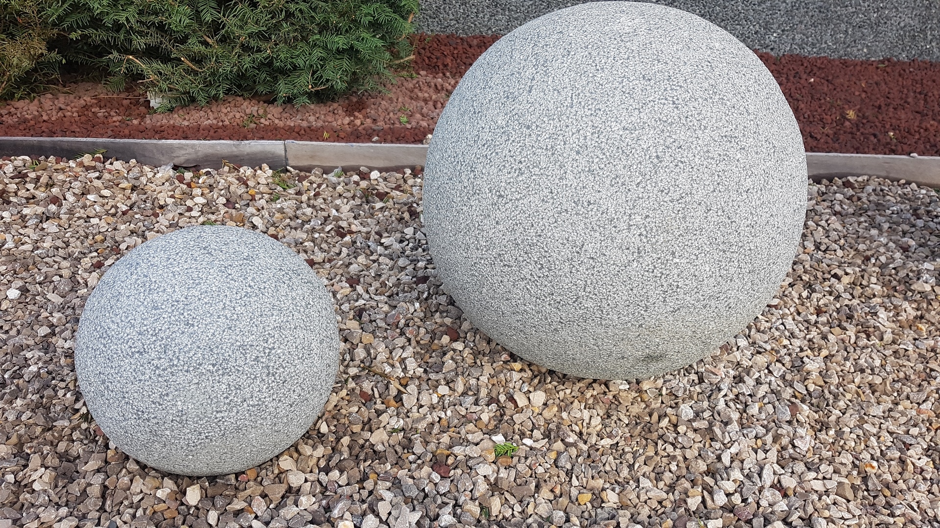 Boule percée granit bouchardée (3) (Copier)